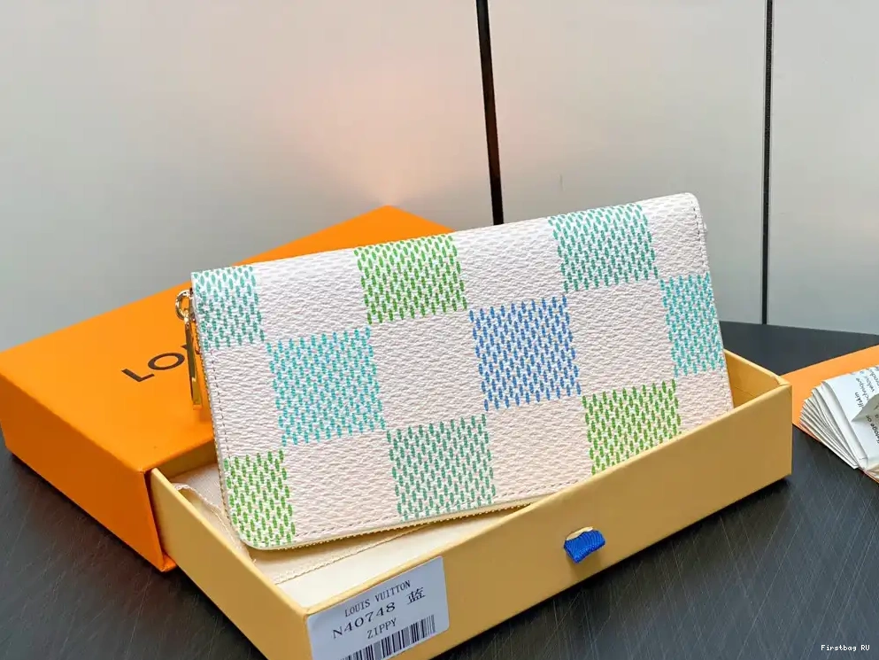 First bag ru LOUIS WALLET-19.5*10.5*2.5 cm VUITTON ZIPPY 0702